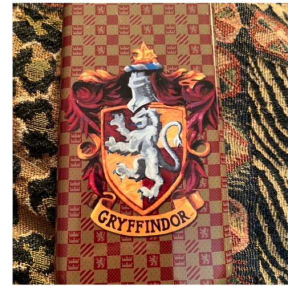 HARRY POTTER GRYFFINDOR iPhone 6s,6 7 ,8 not plus see pics for Measurments - Picture 8 of 9